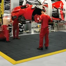 MD-X Ramp 552 Notrax, black and yellow, 16x121 cm, 100% nitrile rubber, compatible with Cushion Ease™ and SafetyStance™ mats