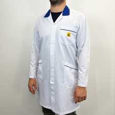 ESD pracovní plášť bílý s límečkem a aplikací v modré barvě