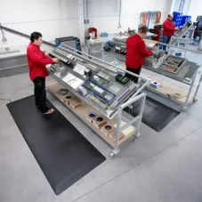 Close-up of ESD Anti-Fatigue Mat Diamond Stat Notrax – diamond surface, 14 mm thickness